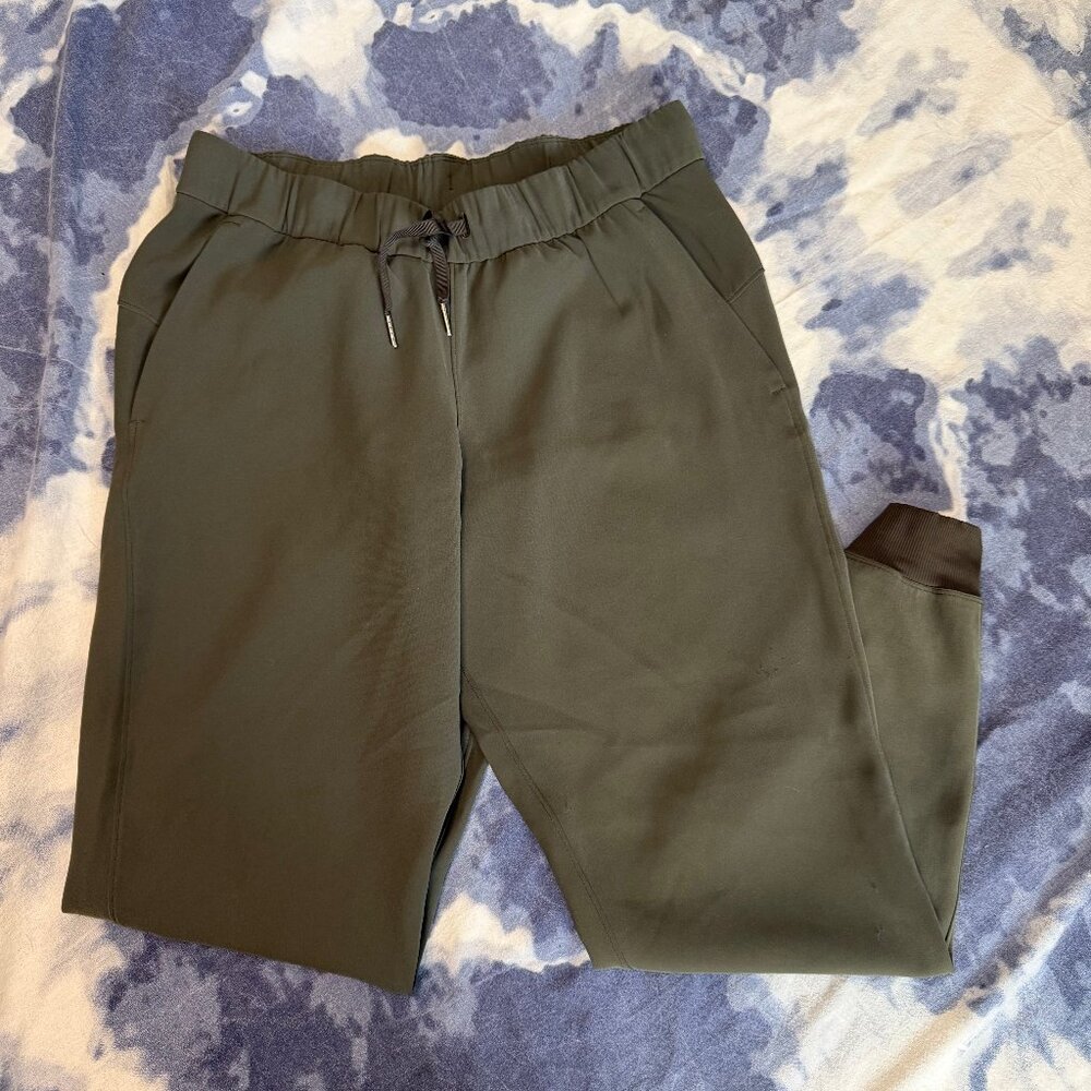Lululemon On The Fly Joggers in Dark Olive sz 8